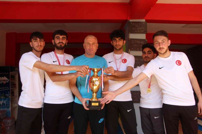 İ̇nandılar, Azmettiler, Türkiye Bowling Şampiyonu Oldular