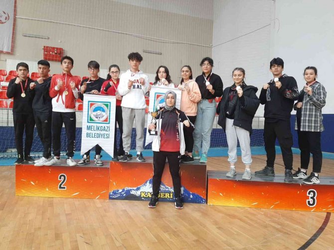 Melikgazi Wushu Takımı Çanakkale Zaferi Kupası’ndan Birinci Çıktı