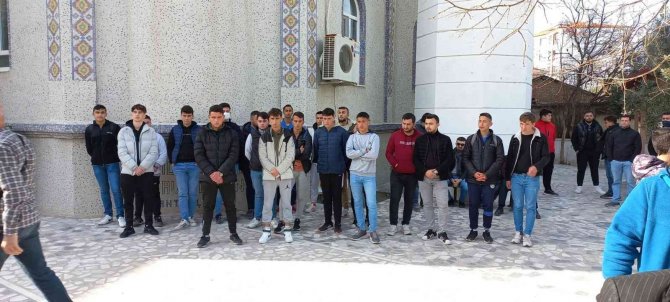 Çanakkale’de Denizde Boğulan Genç İçin Cenaze Töreni Düzenlendi