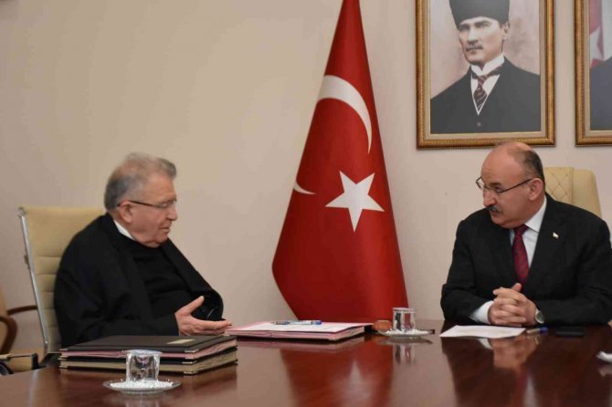 İ̇mzalar Ali Rıza Çevik Ortaokulu İçin Atıldı