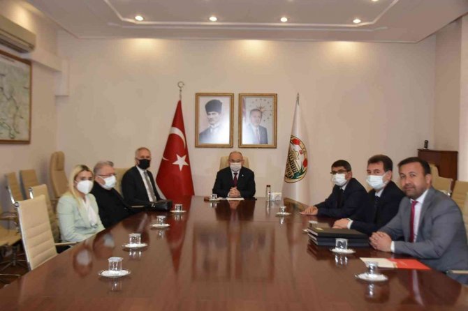 İ̇mzalar Ali Rıza Çevik Ortaokulu İçin Atıldı