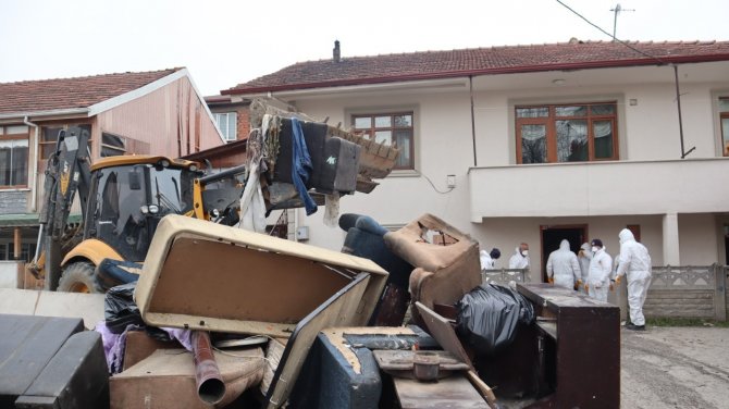 Dramın İzleri Siliniyor, Düzce’de Çöp Ev Temizlendi
