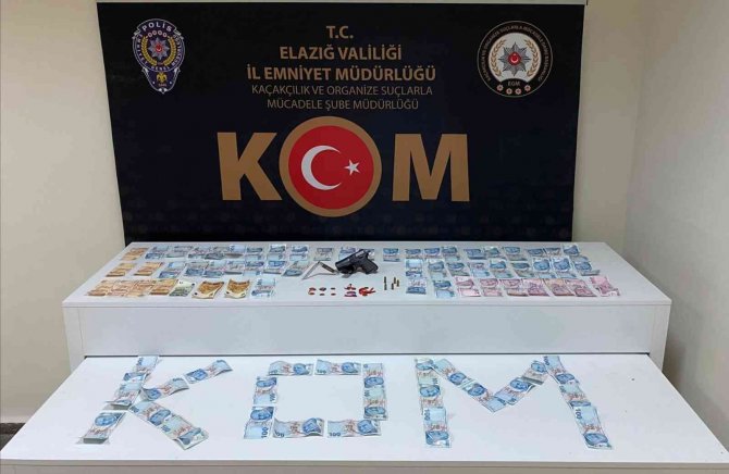 Sahte Polisler Dolandırıcılık Yaparken Gerçek Polislere Yakalandı
