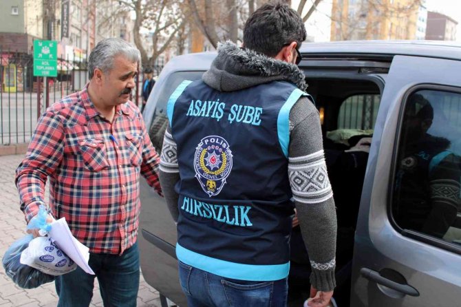 Evden Ziynet Eşyası Çalan Kadınlar Yakalandı