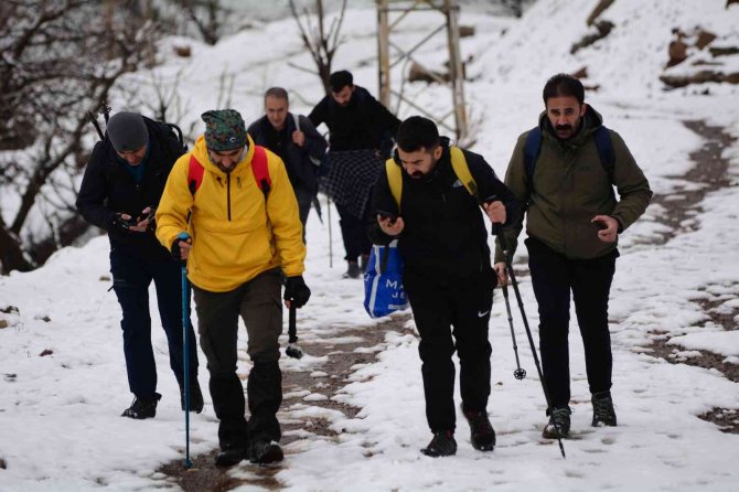 Derecik’te Doğa Yürüyüşü