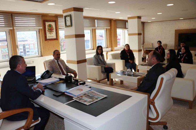 Başkan Özdemir: “Her Zaman Öğrencilerimizin Yanındayız”