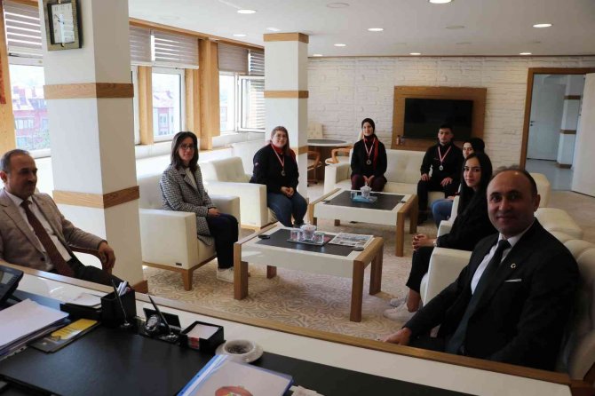 Başkan Özdemir: “Her Zaman Öğrencilerimizin Yanındayız”