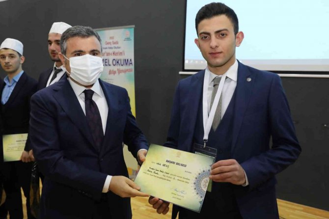 Dereceye Giren Öğrencilere Ödülleri Verildi