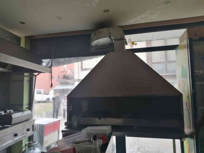 Eğirdir’de Bir Otelin Tutuşan Bacası Korkuttu