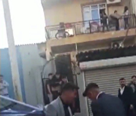 Magandalar, Balkondaki Çocuklara Aldırış Etmeden Ateş Açtı