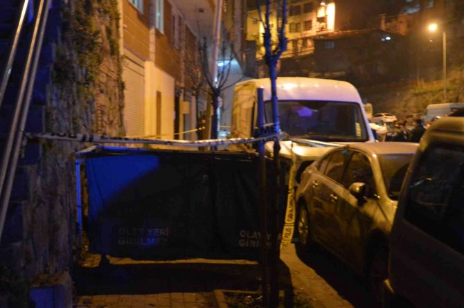 - Kağıthane’de Yabancı Uyruklu Kağıt Toplayıcısı Bıçaklanarak Öldürüldü