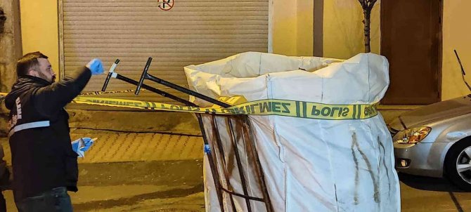 - Kağıthane’de Yabancı Uyruklu Kağıt Toplayıcısı Bıçaklanarak Öldürüldü