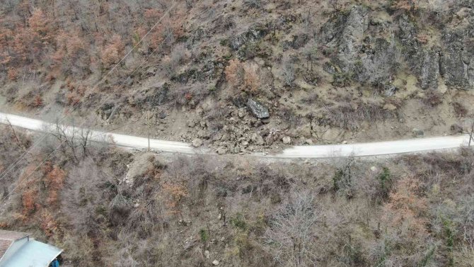 Kastamonu’da Heyelan: Köy Yolları Ulaşıma Kapandı