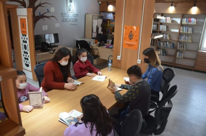 Kaymakam Güzel, Öğrencilerle Kitap Okudu