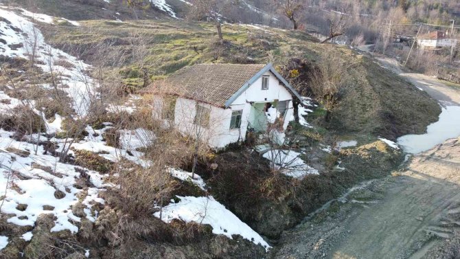 Bartın’da 16’sı Büyük 39 Heyelan Meydana Geldi