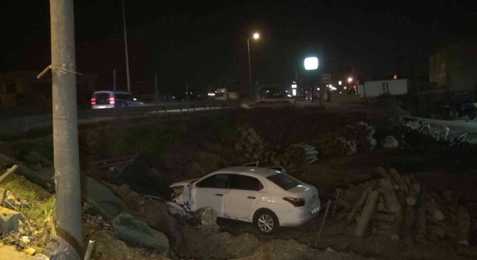 Kontrolden Çıkan Otomobil Kütük Dolu Alana Uçtu: 1 Yaralı