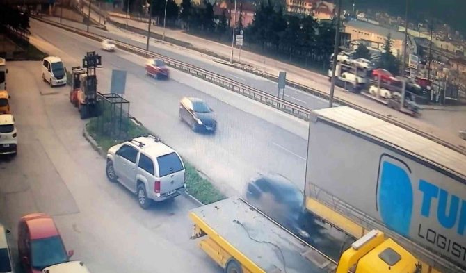 Makas Atarken, Park Halindeki Tıra Böyle Girdi