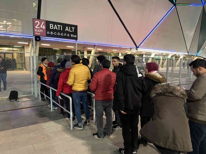 Konyalı Taraftarlardan Milli Takıma Destek