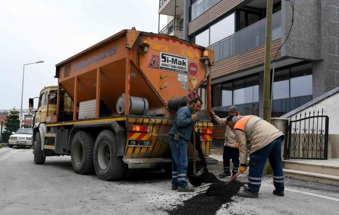 Kuşadası’nda Yol Bakım Seferberliği