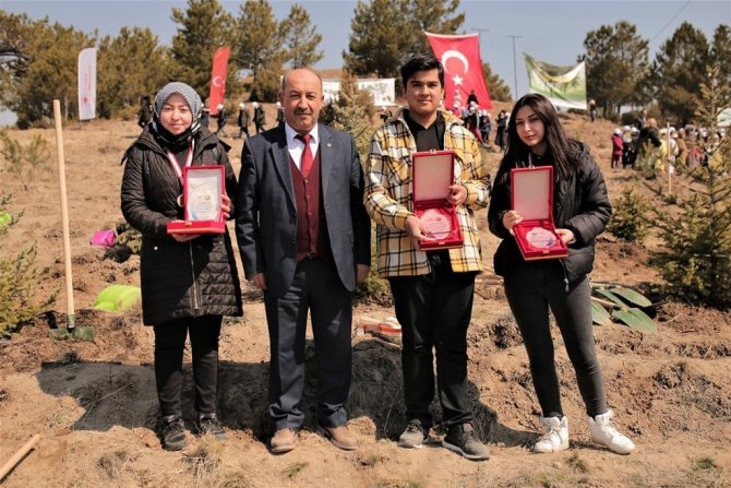 Kütahya’da Dereceye Giren Öğrenciler Ödüllendirildi