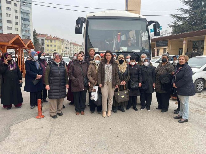 Muhtar Mahallesindeki Kadınları Ketem’e Taşıdı