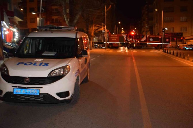 Malatya’da Kolonlarında Çatlama İddiasıyla Bir Apartman Tahliye Edildi