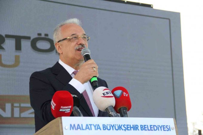 İ̇şadamı Rıdvan Mertöz Tarafından Yapılan Ortaokulun Açılışı Yapıldı