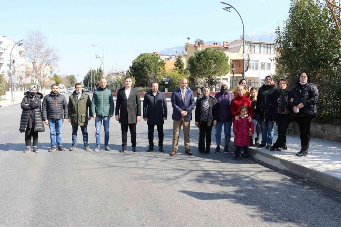 Manisa’yı Güzelleştirmeye Devam Ediyorlar