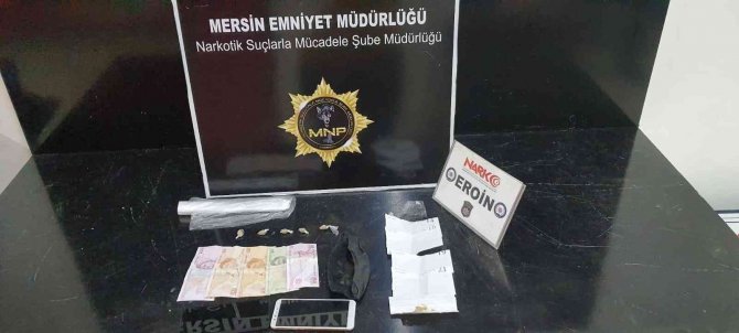 Otomobilin Havalandırma Izgarasında 940 Gram Esrar Ele Geçirildi