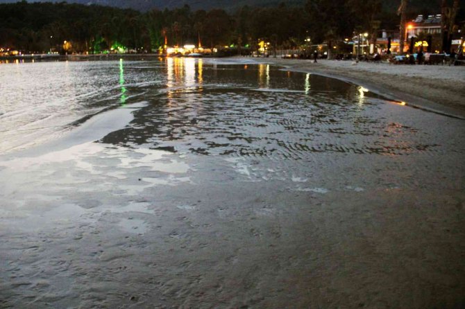 Akyaka’da Ürküten Görüntü, Süper Gelgitler Başladı, Deniz Suyu 50 Metre Çekildi