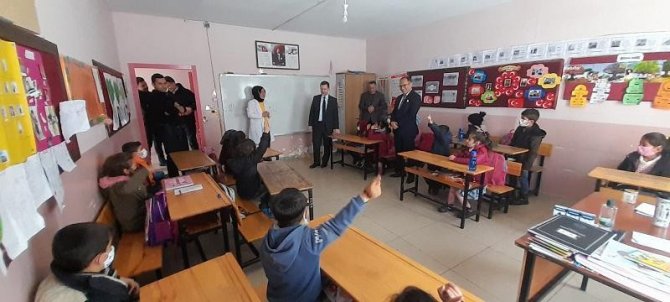 Kaymakam Demirer’den Öğrencilere Moral Ziyareti