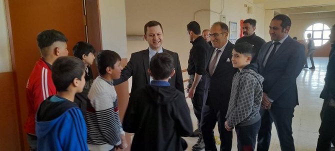 Kaymakam Demirer’den Öğrencilere Moral Ziyareti