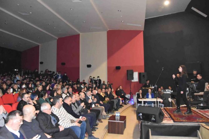 Niksar’da "Altın Ceviz Ses Yarışması" Finali Yapıldı