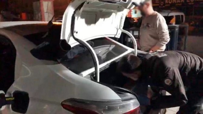 Tem Otoyolunda Durdurulan Araçtan 8 Adet Taş Kokain Ele Geçirildi