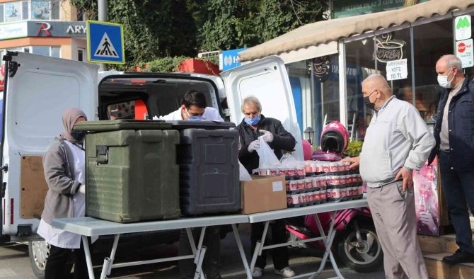Ramazan’da Maltepe’de Her Gün 2 Bin 500 Kişiye Sıcak Yemek