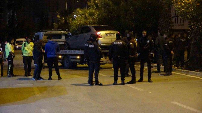 Reçel Yapmak İçin Refüjde Turunç Toplayan Kadınlara Otomobil Çarptı: 3 Ölü
