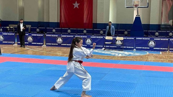 Karatenin Şampiyonları Şahinbey’de Belirlendi