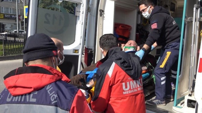 Hafif Ticari Araç Elektrikli Bisiklete Çarptı: 1 Yaralı