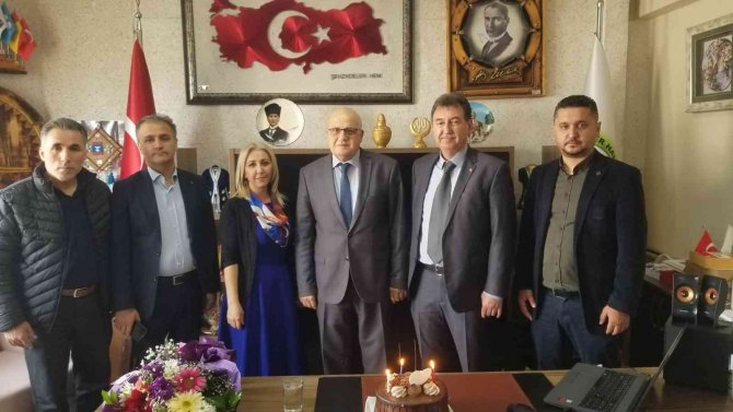 45 Yıllık Öğretmene Hüzünlü Veda Töreni