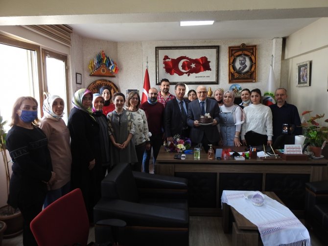 45 Yıllık Öğretmene Hüzünlü Veda Töreni