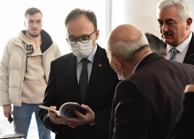 Sıfır Atık Ve Geri Dönüşüm Temasından Esinlenerek Oluşturulan ‘Kitap Kafe’ Hizmete Açıldı