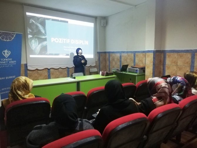 Simav’da Kur’an Kursu Öğreticilerine Seminer