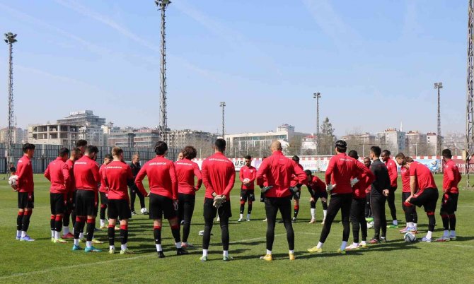 Osman Çelik: “3 Şampiyonluğum Var, 4.’sünü Samsunspor’da Yaşamak İstiyorum"