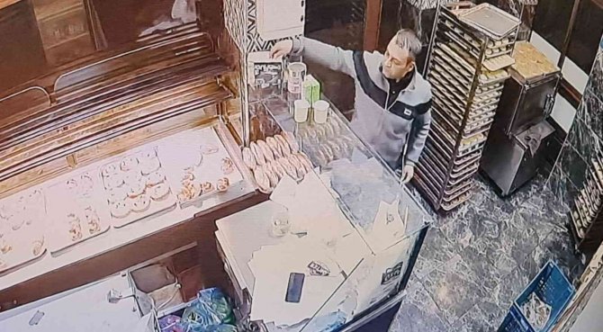 Vicdansızlığın Böylesi: Sma Hastası Minik Kızın Kumbarasını Böyle Çaldı