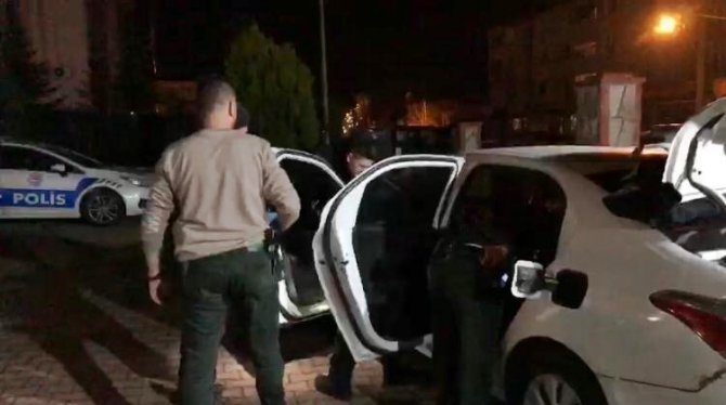 Tem Otoyolunda Durdurulan Araçtan 8 Adet Taş Kokain Ele Geçirildi
