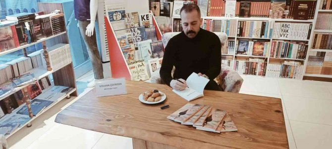 İ̇kinci Bilim-kurgu Romanını Çıkaran Samsunlu Polise Senaristlik Teklifi