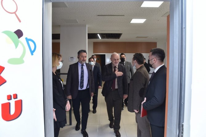 Rektör Ünal: “Kütüphanelere Yönelik İlgi Ve Hevesin Gün Geçtikçe Artmasını Ümit Ediyorum”