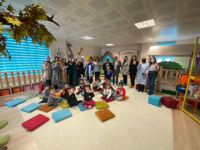 Vali Eşi, Türkiye’nin İlk Bebek Kütüphanesinde Çocuklar İçin Masal Okudu