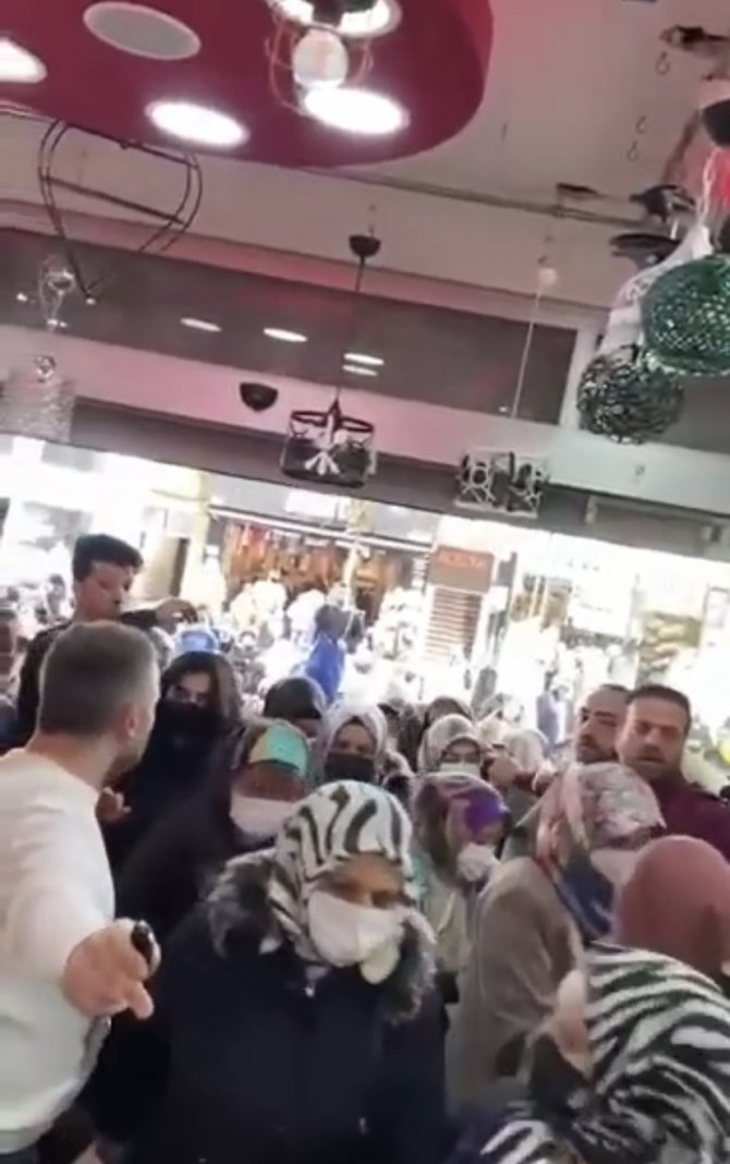 Ümraniye’de Mağaza Açılışında Ucuzluk İzdihamı Kamerada