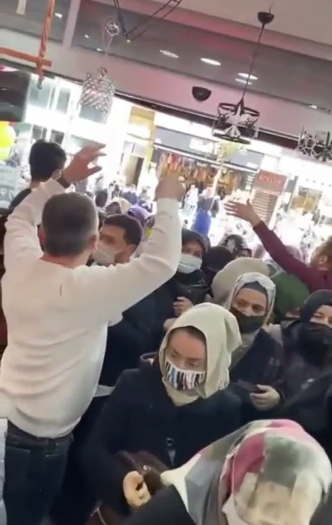Ümraniye’de Mağaza Açılışında Ucuzluk İzdihamı Kamerada